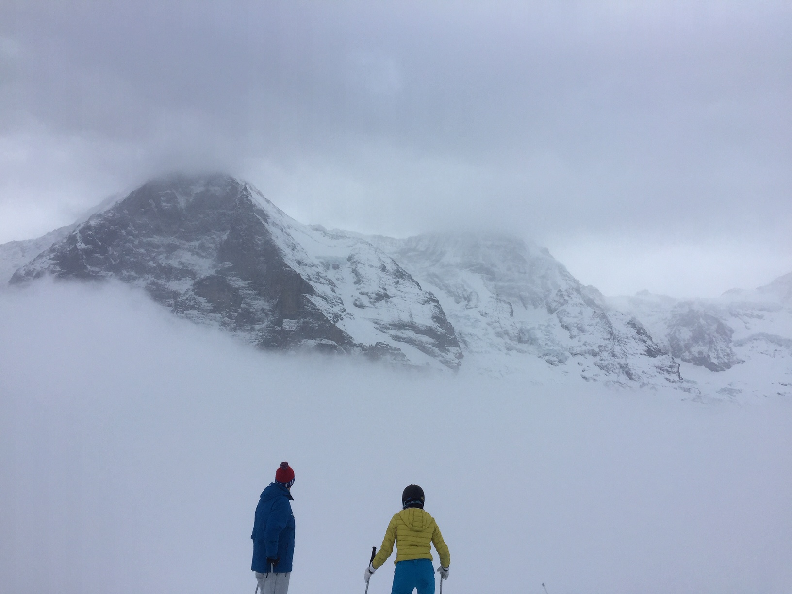 Skier devant Eiger, Mönch et Jungfrau